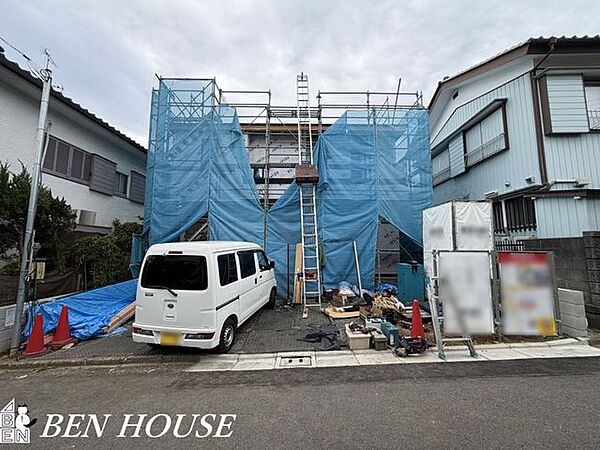 ・足元からお部屋全体をじんわり暖めてくれる床暖房標準設置ございます・エアコンでの乾燥や床置きタイプの暖房器具での事故などの心配もございません・小さなお子様やペットにも安心設備です
