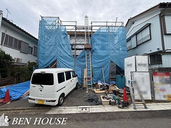 ・49坪超広々敷地に並列駐車3台可能・24帖超ＬＤＫはライフプランに合わせて間取り変更可能、間仕切りしてもう一部屋増やすこともできます・広さと利便性を兼ね備えたファミリー向け住宅