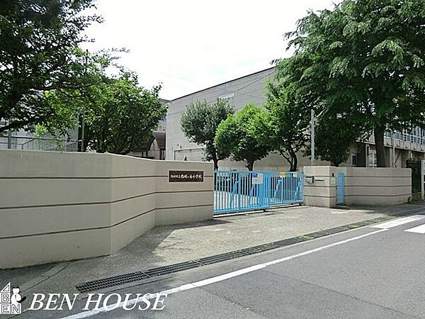 川崎市立西梶ヶ谷小学校 徒歩11分。教育施設が近くに整った、子育て世帯も安心の住環境です。 850m