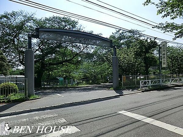 虎の門病院分院 徒歩10分。万が一際に必要になる病院。近所にあることで安心につながります。 740m