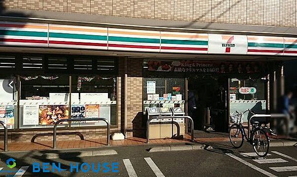 セブンイレブン川崎藤崎店 徒歩3分。時間がない時にさっと寄れて便利なコンビニ。 220m