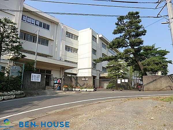 川崎市立南野川小学校 徒歩12分。教育施設が近くに整った、子育て世帯も安心の住環境です。 930m