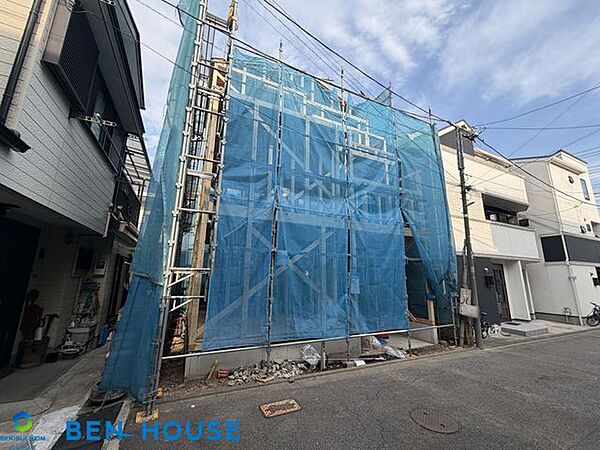 ・ビルトインタイプの車庫スペースで大切なお車を雨・風から守ってくれます・前面道路とはフラットです・日々の暮らしをサポートしてくれる充実の仕様・設備搭載で販売中・是非ご確認ください