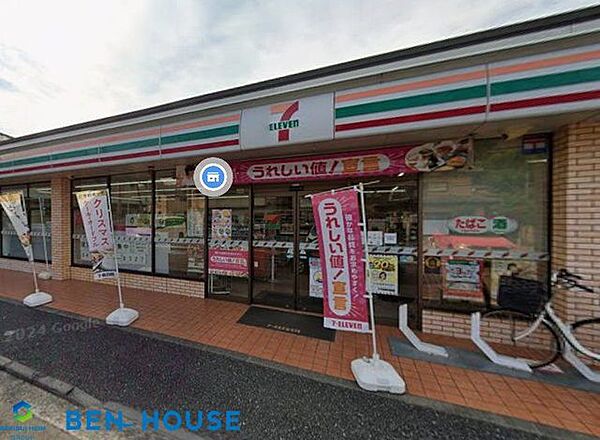 セブン‐イレブン/横浜新吉田東3丁目店 徒歩2分。お出かけ前やお帰りの立ち寄りにも便利なコンビニ。 130m
