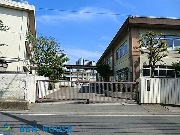 川崎市立御幸中学校 徒歩5分。部活動帰りの帰宅も安心の距離です！ 370m