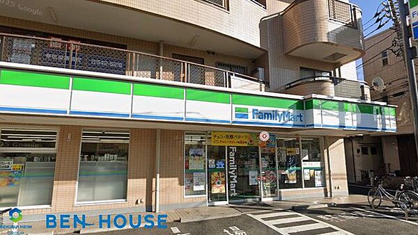 ファミリーマート/幸区役所前店 徒歩6分。お出かけ前やお帰りの立ち寄りにも便利なコンビニ。 410m