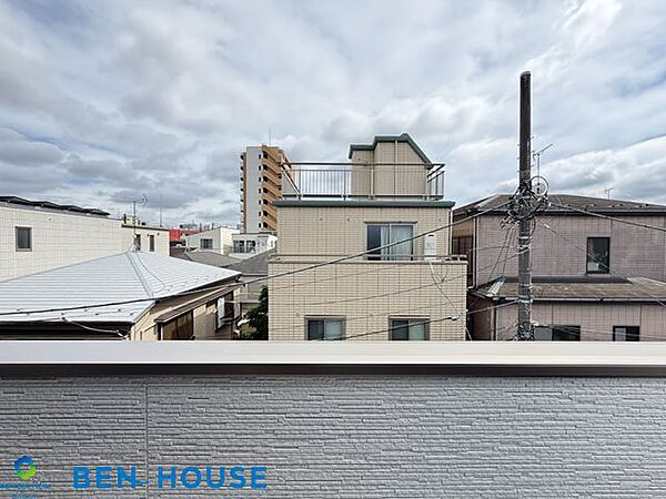 眺望・周辺は戸建住宅が建ち並ぶ閑静な住宅地です。のびのびとした暮らしを実現できそうです！・複層ガラスで冷暖房の使用量削減および省エネ効果も備え持っています是非お問合せ下さい