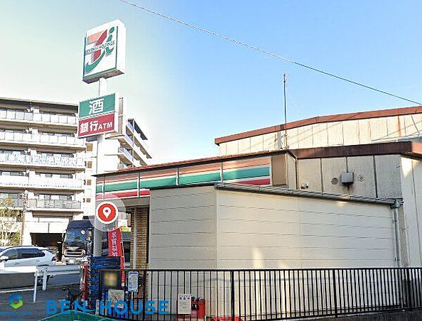 セブンイレブン鶴見岸谷店 徒歩7分。お出かけ前やお帰りの立ち寄りにも便利なコンビニ。 500m