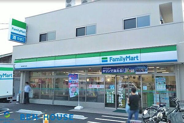 ファミリーマート/東寺尾中台店 徒歩7分。時間がない時にさっと寄れて便利なコンビニ。 490m
