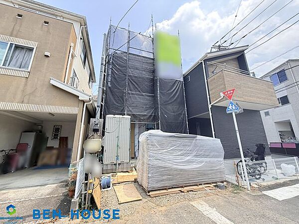 ・生田緑地などの自然豊かなスポットも身近にあり、休日のリフレッシュやご家族での散策にピッタリですね・17．8帖ゆとりのリビングでは家具を配置してもご家族皆さまでゆったり過ごせます