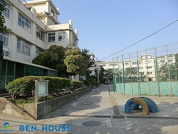川崎市立菅生小学校 徒歩10分。教育施設が近くに整った、子育て世帯も安心の住環境です。 780m
