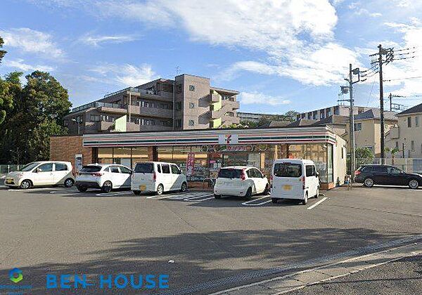 セブンイレブン川崎初山2丁目店 徒歩3分。時間がない時にさっと寄れて便利なコンビニ。 220m