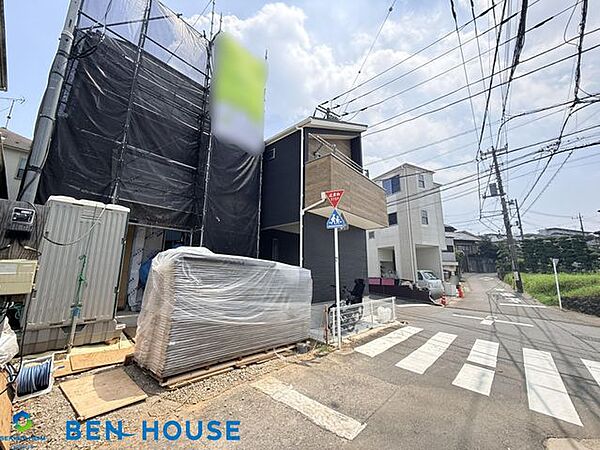 ・全居室にクローゼットがあるので、お部屋ごとに衣類などの収納ができ、室内がスッキリと片付きます・充実収納完備で余計な家具を置く必要がなく、お部屋を広くお使いになれます・是非ご確認ください