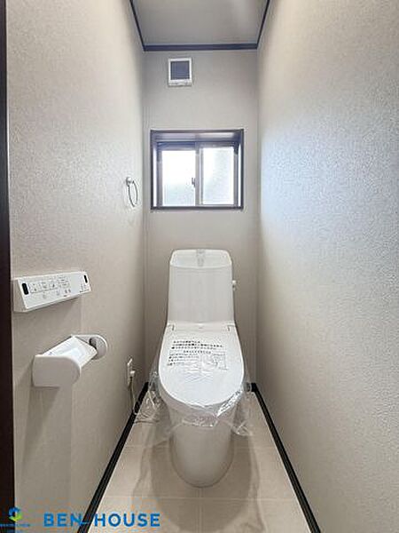 ・トイレはトイレットペーパーの使用回数を減らせる温水洗浄便座付きトイレ・年中温かく、季節を問わず快適に座ることができます・新規リフォーム済でご契約後は即入居可能・是非ご確認ください
