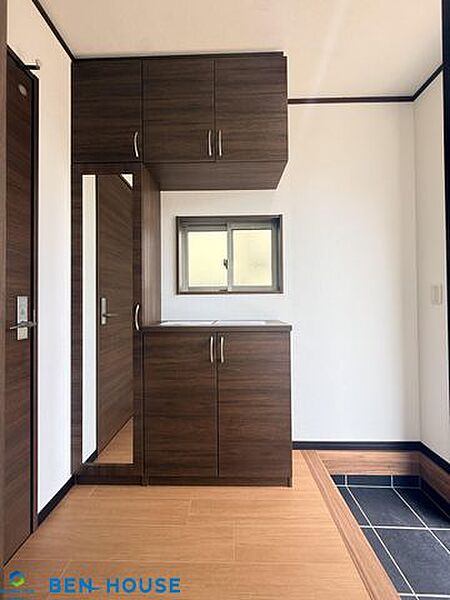 ・全居室にクローゼットがあるので、お部屋ごとに衣類などの収納ができ、室内がスッキリと片付きます・充実収納完備で余計な家具を置く必要がなく、お部屋を広くお使いになれます・是非ご確認ください