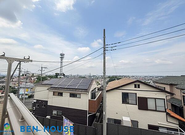 ・前面道路は南に面しており南に面した窓からは採光たっぷり取り込むことができますね・通風も良好でいつでも換気できます・新規リフォーム済でご契約後は即入居可能・いつでも内覧可能です