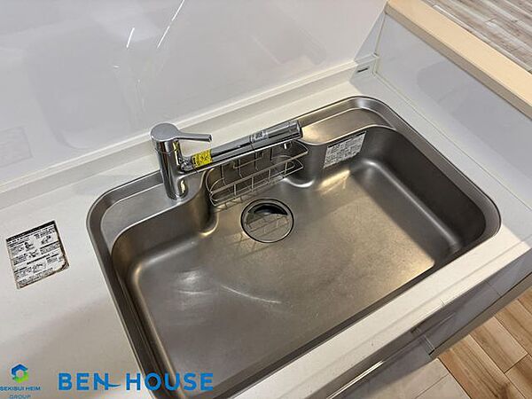 ・見た目もスッキリな浄水器内蔵型のキッチン水栓です・重たいお水を買わなくてもいつでも浄水されたお水を飲むことができますね・お子様や調理にも安心して利用できます・是非ご確認ください