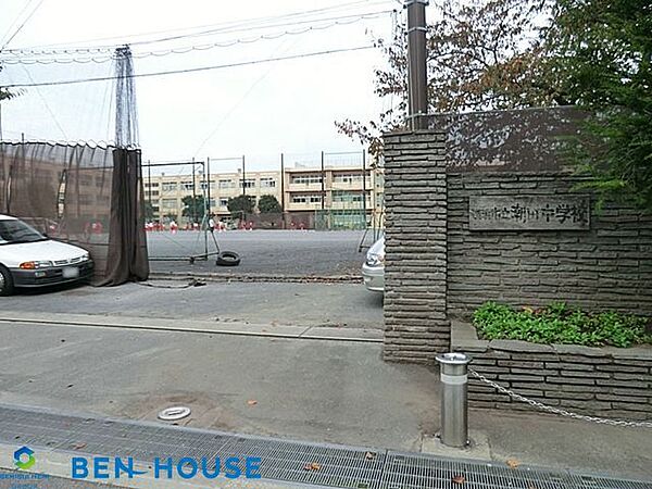横浜市立潮田中学校 徒歩10分。部活動帰りの帰宅も安心の距離です！ 730m