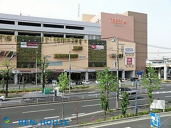 トレッサ 横浜 徒歩10分。 780m
