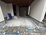 駐車場：・ビルトインタイプの車庫スペースで大切なお車を雨・風から守ってくれます・ＴＶモニター付インターホンでは来客を確認してから対応できますので安心・充実収納完備でどちらのお部屋もスッキリ片付きます