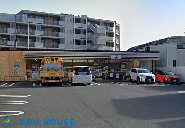 セブンイレブン横浜東寺尾1丁目店 徒歩4分。お出かけ前やお帰りの立ち寄りにも便利なコンビニ。 290m