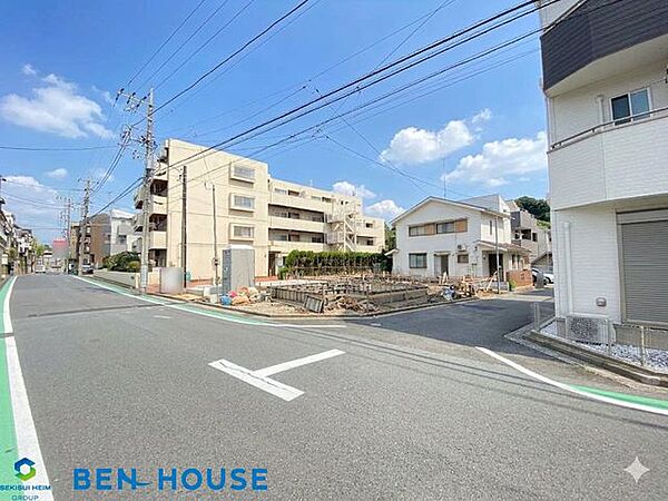 ・複層ガラスでは、断熱効果に優れており室内の温度を一定に保ちやすくなります・ 特に冬場は、室内と外気の温度差によって窓ガラスに発生しやすい結露を抑制することも可能です・是非ご確認ください
