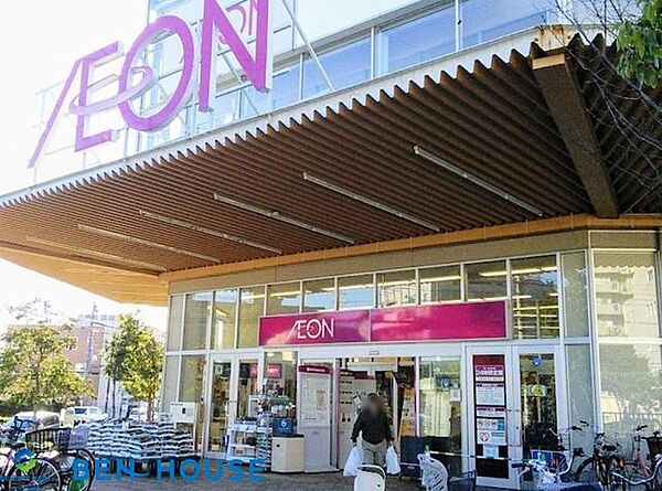 イオン横浜新吉田店 徒歩4分。品揃え豊富な大型スーパーです。 310m