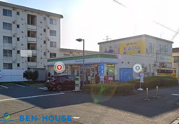 ファミリーマート高田東一丁目店 徒歩10分。お出かけ前やお帰りの立ち寄りにも便利なコンビニ。 800m