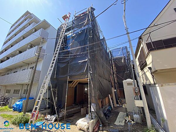 ・玄関ドアは電子ロックキー対応なので施開錠もしやすく防犯面も安心ですね・全室網戸付きで新生活での初期費用が抑えることができますね・シャンプードレッサーでは洗髪はもちろんお掃除もしやすいです