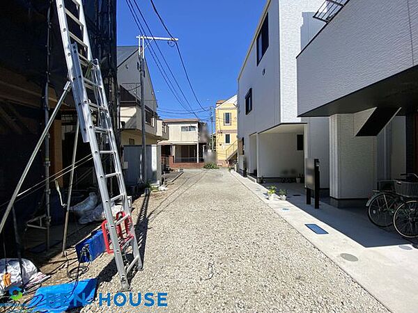 ・前面南道路に面しており採光たっぷり・2か所のバルコニーも南面にございます・全室網戸付きで新生活での初期費用が抑えることができますね・日々の暮らしをサポートしてくれる充実の仕様・設備搭載