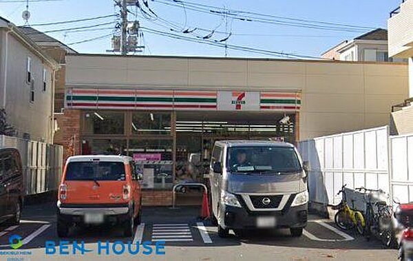 セブンイレブン横浜下末吉4丁目店 徒歩4分。時間がない時にさっと寄れて便利なコンビニ。 300m