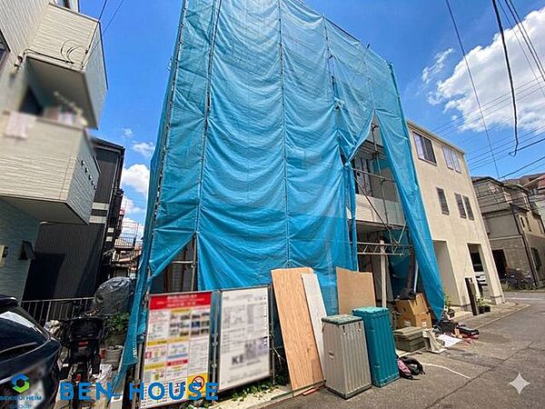 ・足元からお部屋全体をじんわり暖めてくれる床暖房標準設置のＬＤＫ・エアコンでの乾燥や床置きタイプの暖房器具での事故などの心配もございません・小さなお子様やペットにも安心設備です
