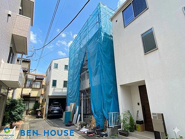 ・お洋服が多いご夫婦にも安心のＷＩＣ・水回り設備が集約されたプランで毎日の家事も負担軽減に・シャワートイレは2か所に設置があり朝の慌ただしい時間帯の支度もスムーズ・全窓ペアガラス採用