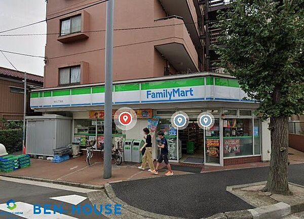 ファミリーマート矢向二丁目店 徒歩7分。お出かけ前やお帰りの立ち寄りにも便利なコンビニ。 490m