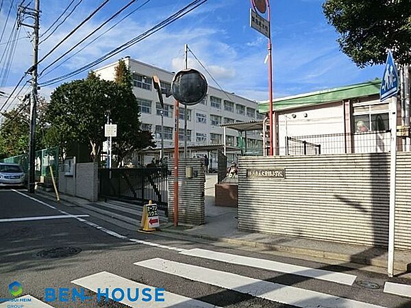 横浜市立大曽根小学校 徒歩9分。教育施設が近くに整った、子育て世帯も安心の住環境です。 680m