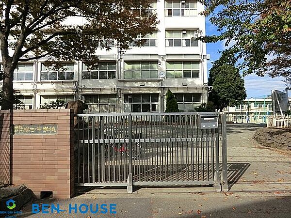 横浜市立樽町中学校 徒歩13分。部活動帰りの帰宅も安心の距離です！ 1040m