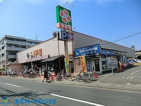 ライフ高津新作店 徒歩7分。 550m