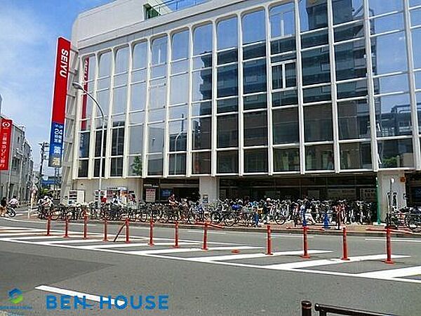 西友武蔵新城店 徒歩10分。品揃え豊富な大型スーパーです。 730m