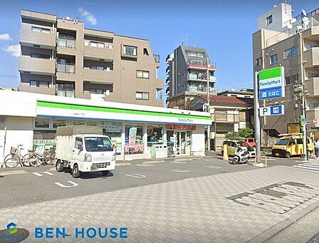 ファミリーマート中幸町三丁目店 徒歩3分。時間がない時にさっと寄れて便利なコンビニ。 220m