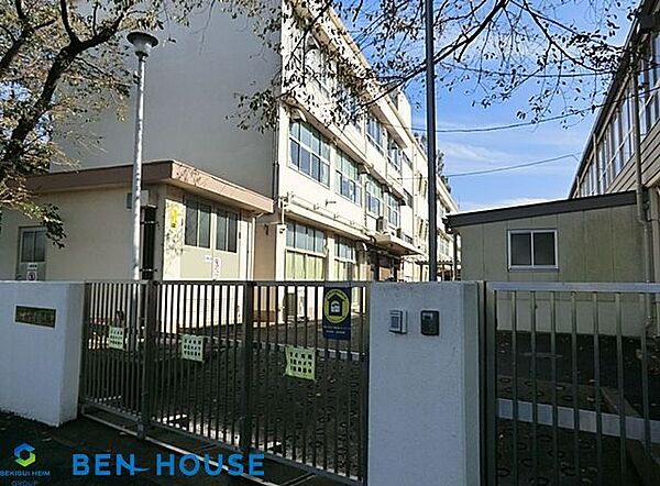 横浜市立高田小学校 徒歩8分。教育施設が近くに整った、子育て世帯も安心の住環境です。 620m