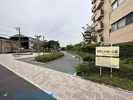 田町ふれあい公園 徒歩3分。四季の移ろいを感じる緑豊かな住環境です。 200m