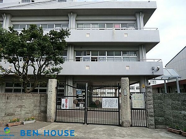 横浜市立生麦小学校 徒歩14分。教育施設が近くに整った、子育て世帯も安心の住環境です。 1110m