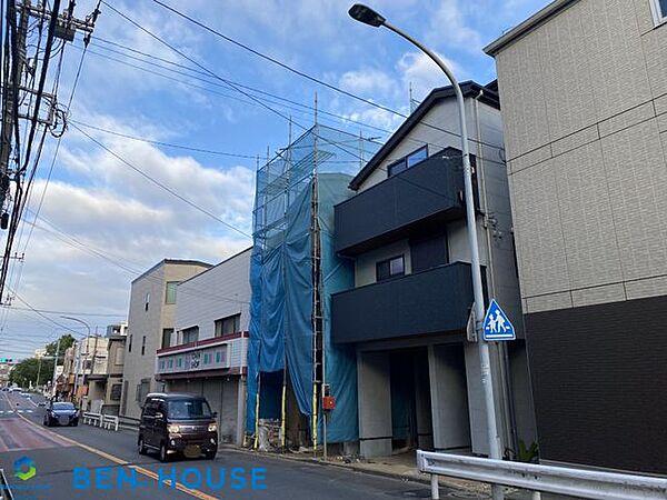 ・暮らしの質を高める住空間！「省エネ基準適合住宅」です・地球にもお財布にも優しく、快適なエコライフを実現できますね・駐車場は、雨の日の乗り降りもラクラクなビルトインガレージを採用！