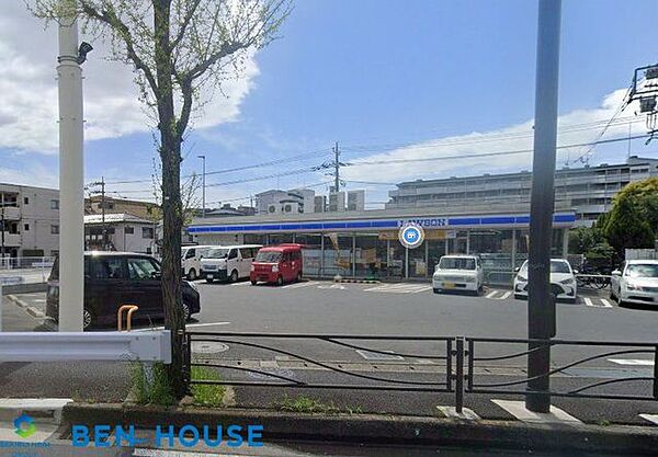ローソン高津子母口東店 徒歩8分。お出かけ前やお帰りの立ち寄りにも便利なコンビニ。 620m