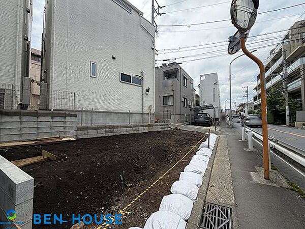 ・食洗器付きでお片付けも楽々、食後のご家族とのお時間も増えますね・浄水器付きキッチン水栓で調理にも安心して利用できます・雨の日のお洗濯物にも大活躍の浴室乾燥機付きのバスルームです