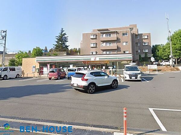 セブンイレブン川崎有馬7丁目店 徒歩11分。時間がない時にさっと寄れて便利なコンビニ。 870m