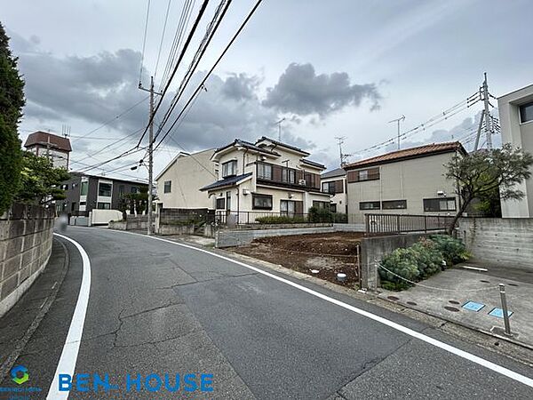 ・車通りも少なく、お子様の通学や愛犬とのお散歩も安心できてのびのびと過ごせる住環境です・いつでもご見学承ります！周辺環境や立地など、ぜひ現地を一度ご確認くださいませ！