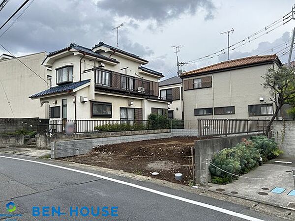 ・南東面のワイドバルコニーではご家族皆さまの洗濯物もたっぷり干せますね・二面採光のお部屋は明るく、陽当たり風通しも良好です・各居室収納完備でどちらのお部屋もスッキリ片付きます