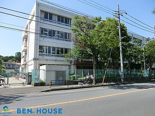 川崎市立野川小学校 徒歩17分。教育施設が近くに整った、子育て世帯も安心の住環境です。 1310m