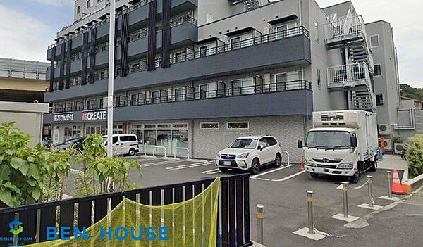 クリエイトエス・ディー川崎新作店 徒歩11分。夜遅くまで営業しているので便利ですね♪ 870m